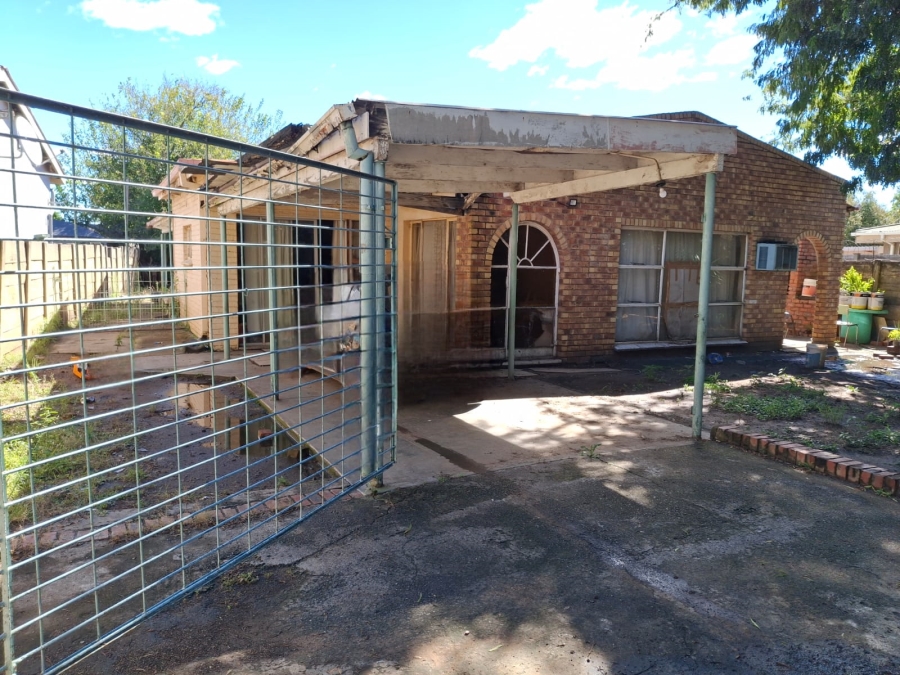 4 Bedroom Property for Sale in Oos Einde North West